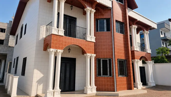 Façade de la résidence, Résidence avec dépendance à Logpom